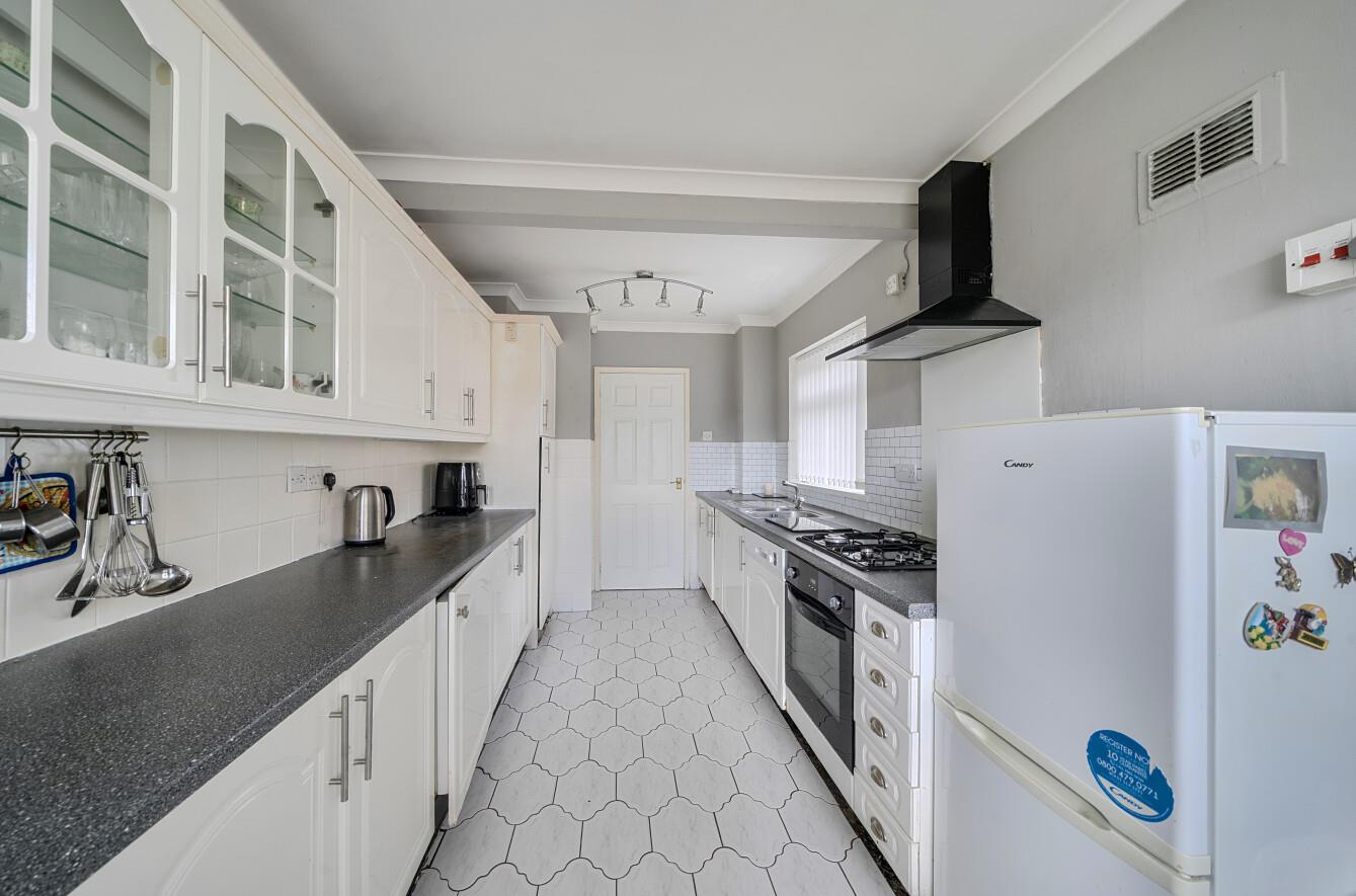 Mendip Close, Fforestfach, Swansea, SA5 5AB